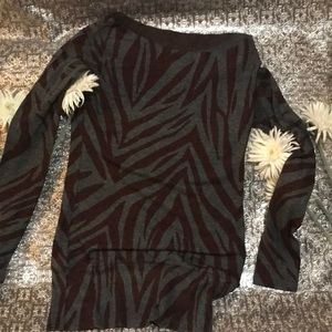 Long thin shoulder sweater